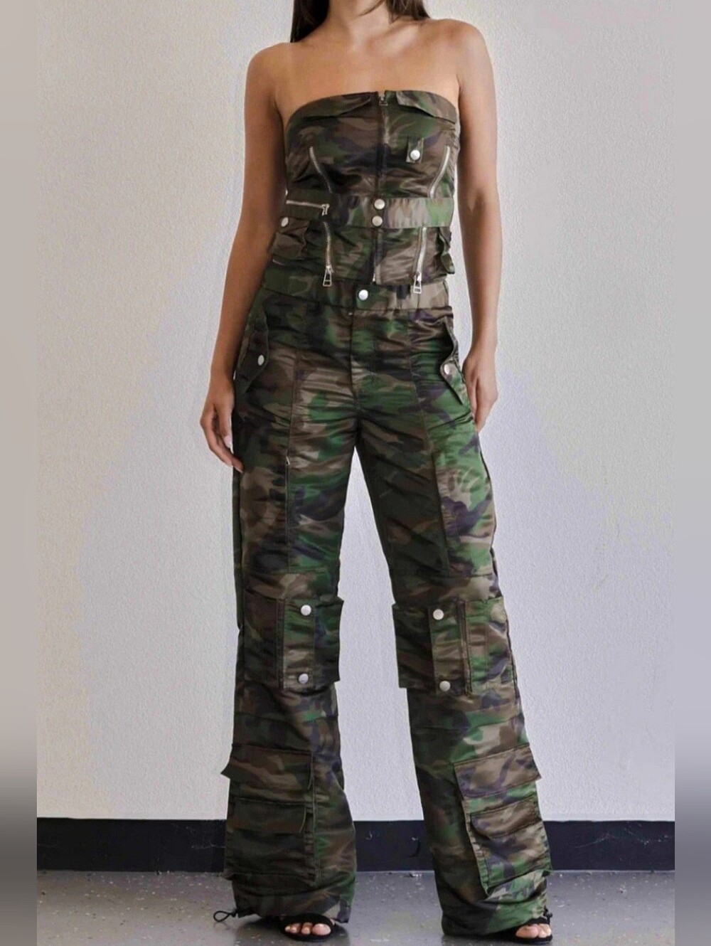 Womens First Row Y2K Camo Wide Cargo Pants, NWOT Size Large